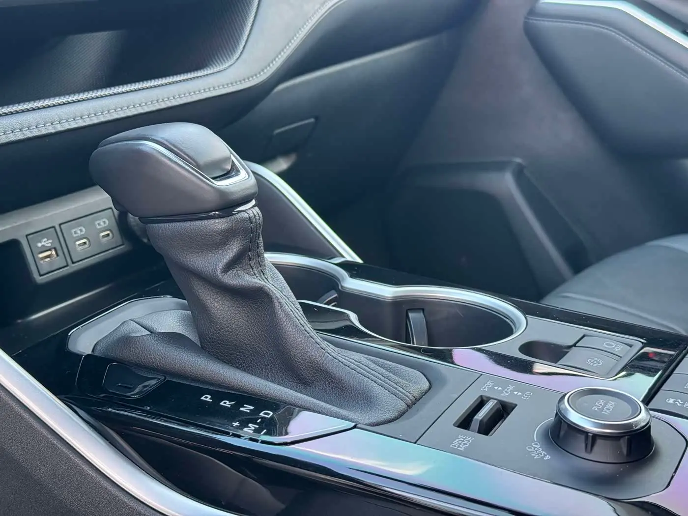 Toyota Highlander 2024 — Photo 19/20