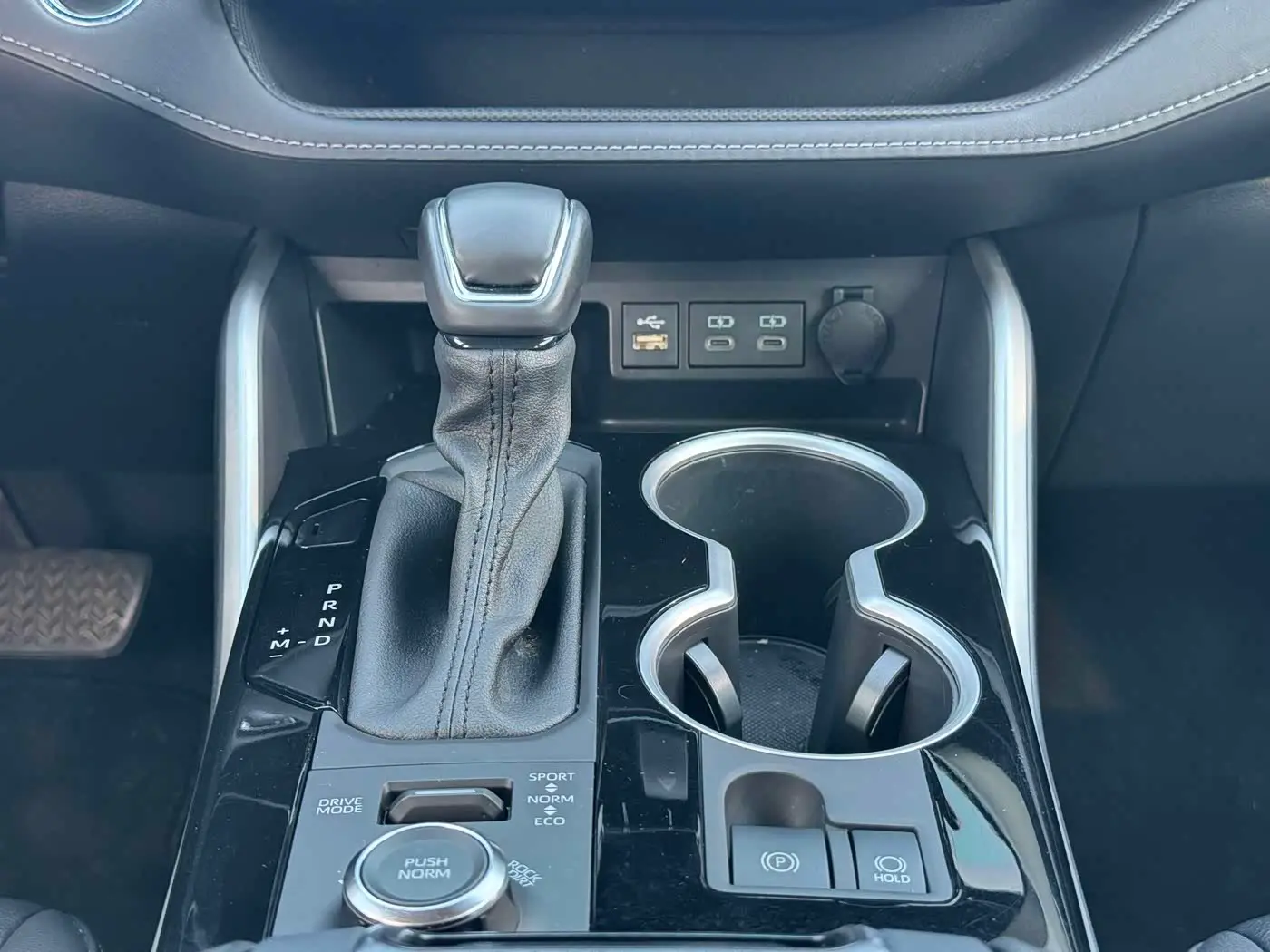 Toyota Highlander 2024 — Photo 8/20