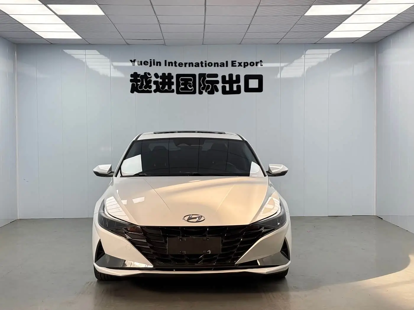 Hyundai Elantra 2023 — Photo 2/11