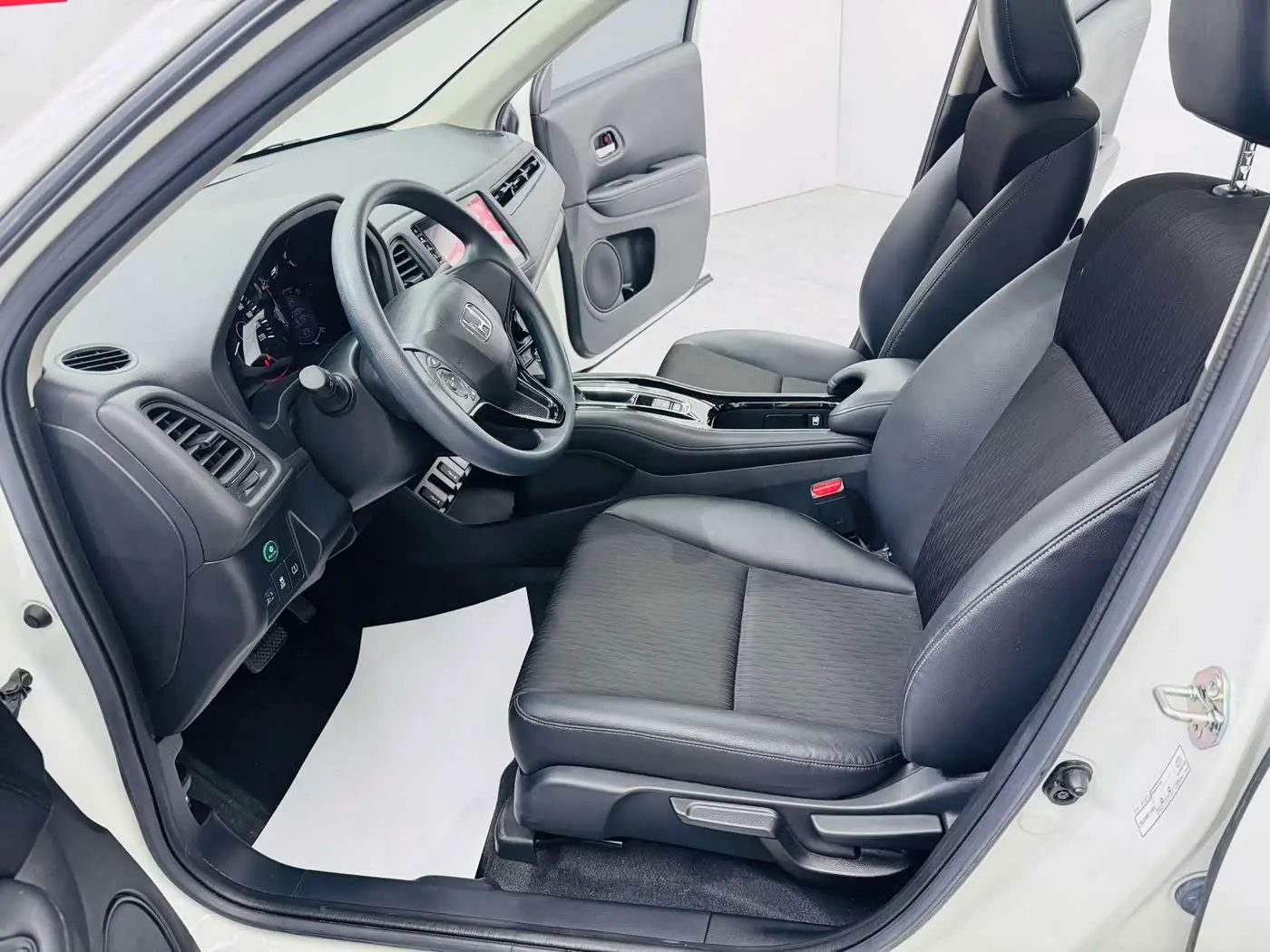 Honda Vezel 2022 — Photo 4/13