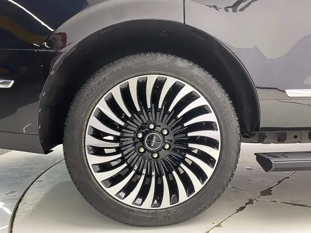 Lincoln Navigator 2020 — Фото 11/20