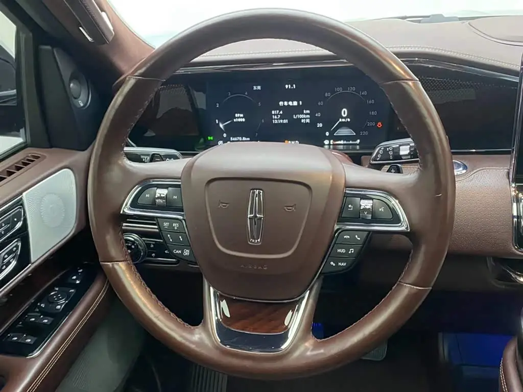 Lincoln Navigator 2020 — Фото 15/20