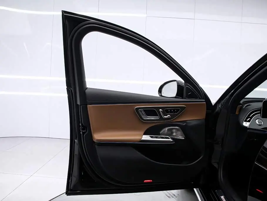 Mercedes-Benz E-Class 2025 — Фото 12/20