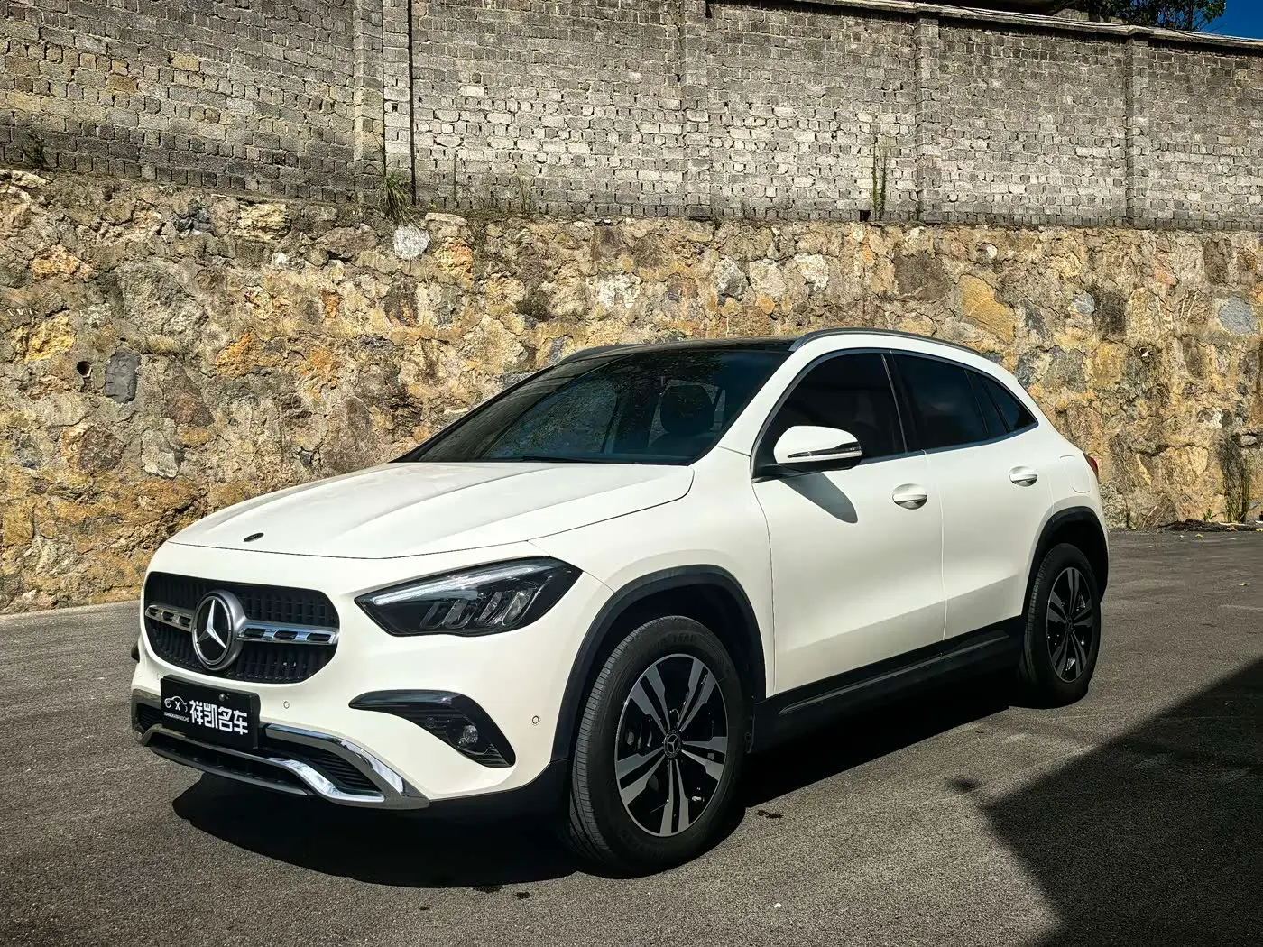 Mercedes-Benz GLA 2024 — Фото 1/11