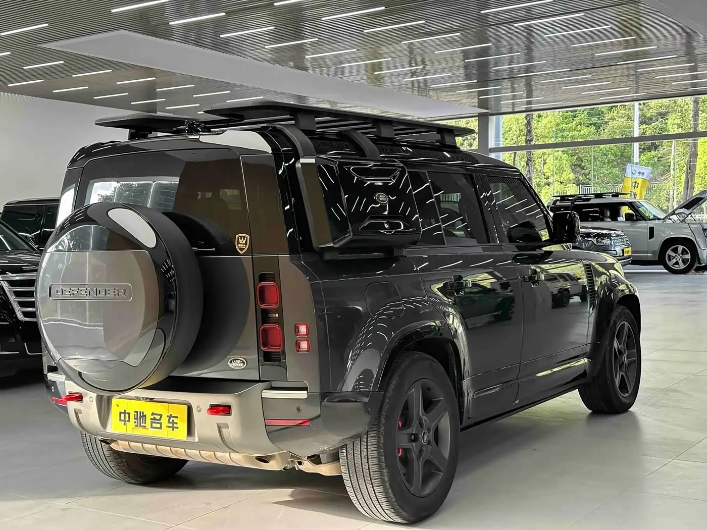 Land Rover Defender 2023 — Photo 10/12
