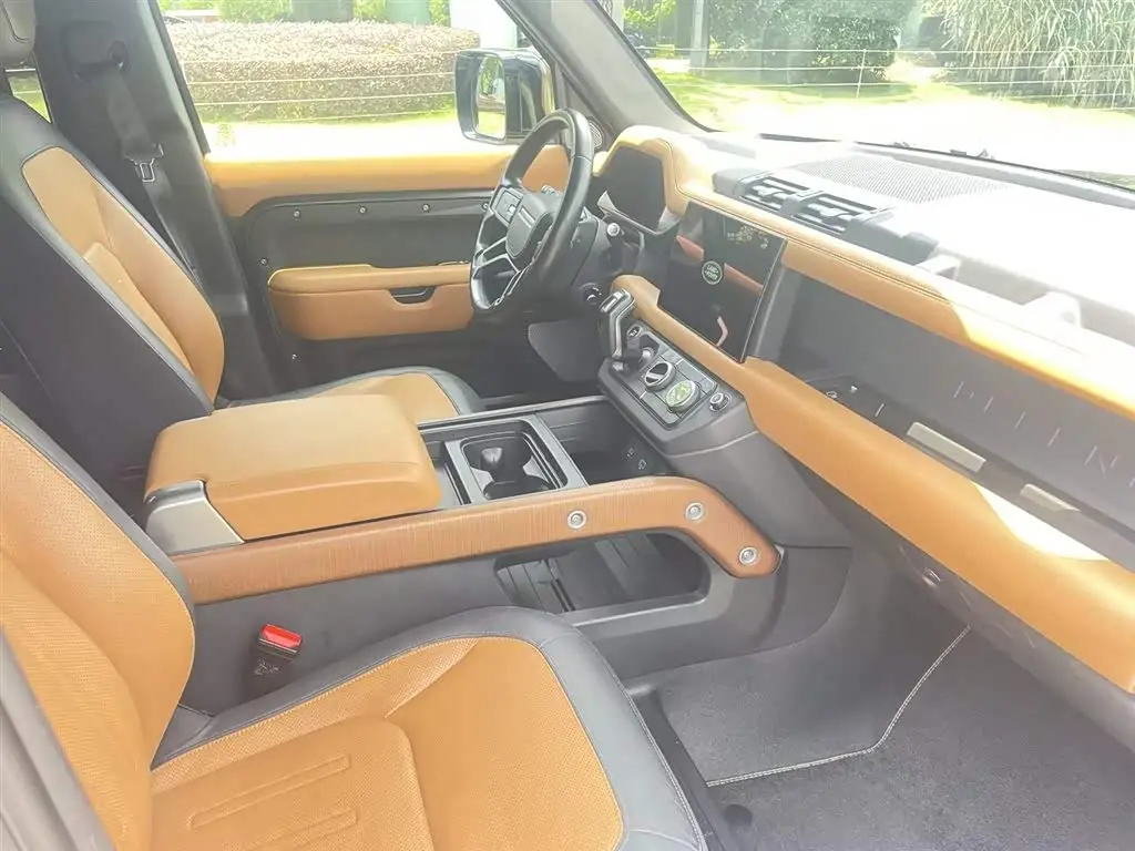 Land Rover Defender 2023 — Photo 14/20