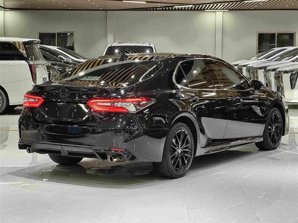 Toyota Camry 2023 — Photo 4/10