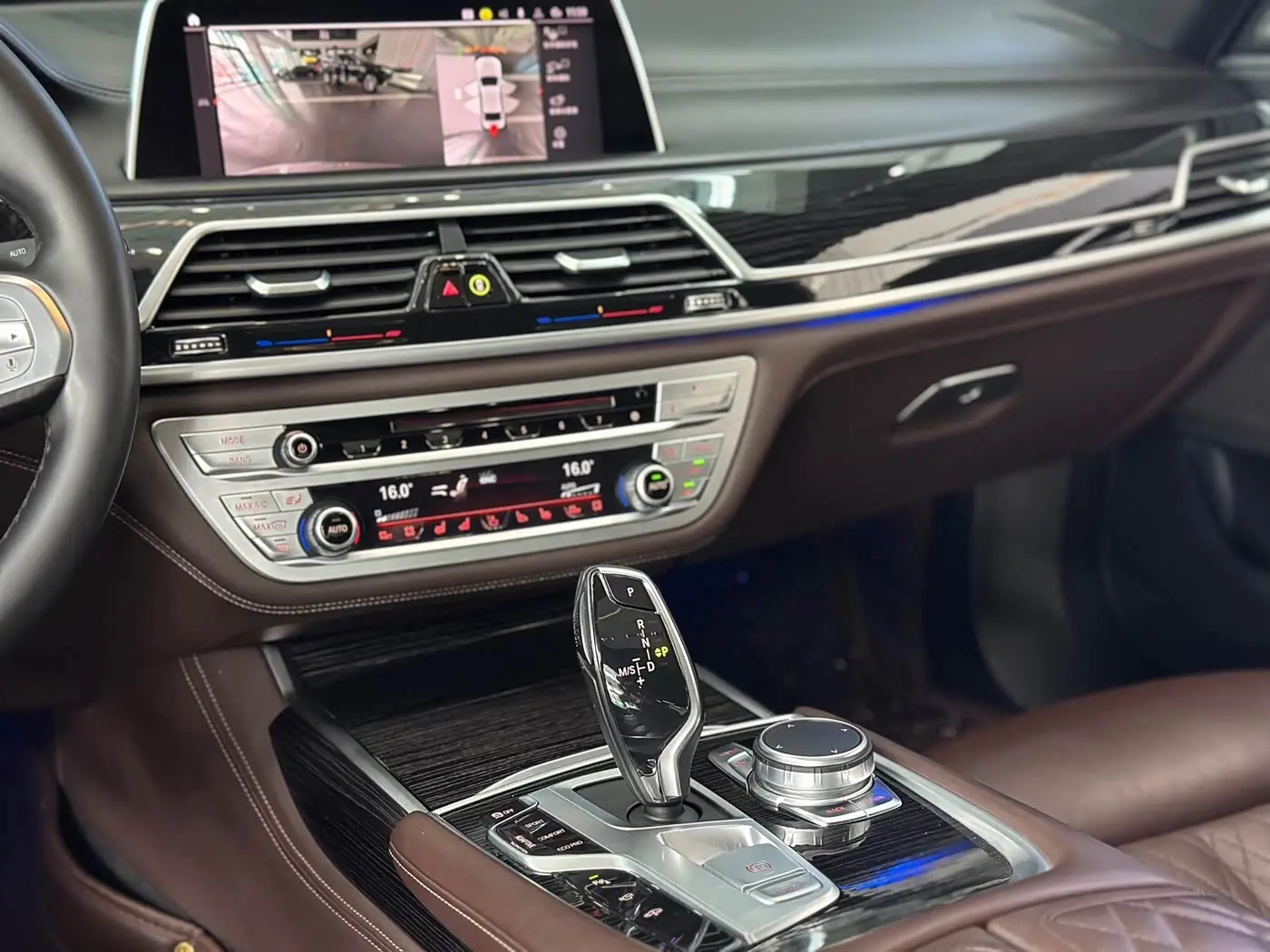BMW 7 Series 2019 — Photo 12/12