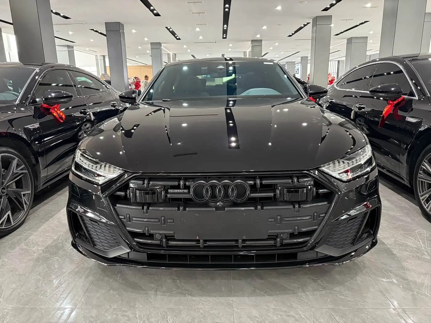 Audi A7L 2022 — Photo 2/10