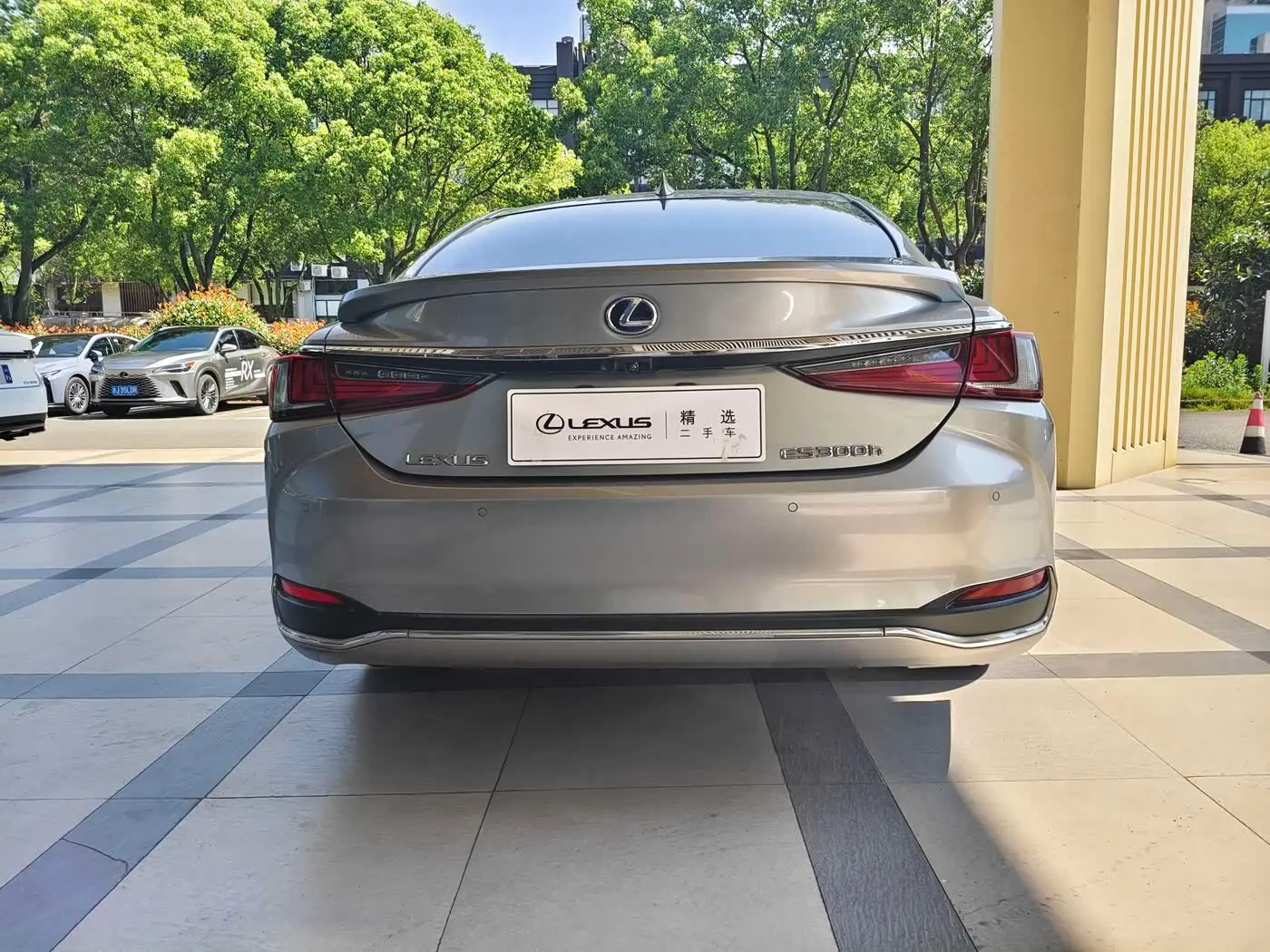 Lexus ES 2019 — Photo 8/8