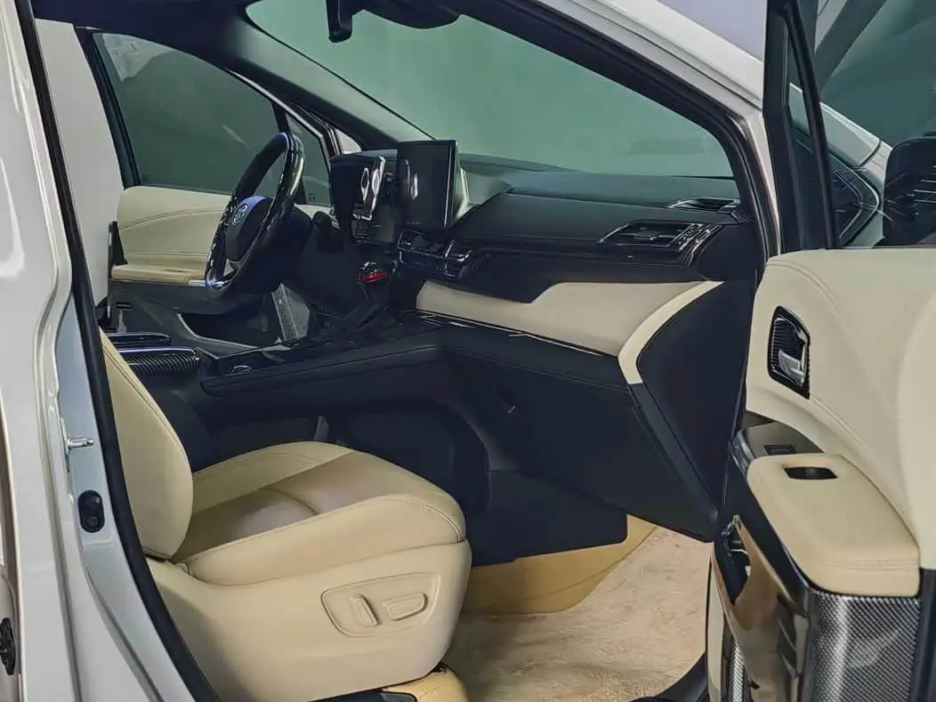 Toyota Sienna 2023 — Photo 10/20