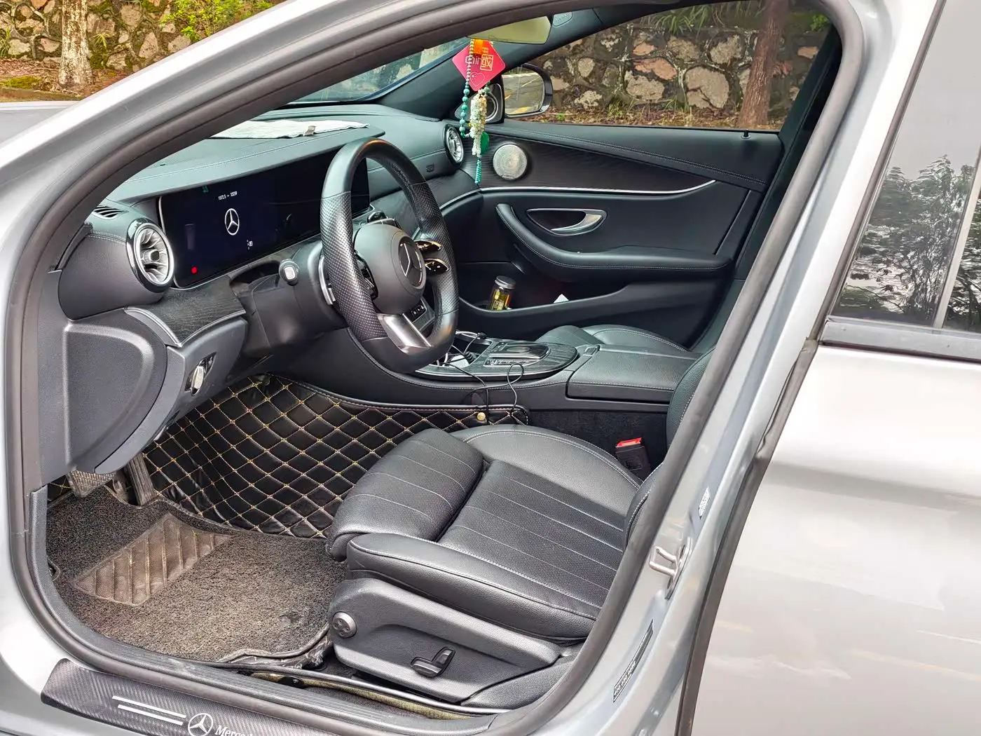 Mercedes-Benz E-Class 2023 — Photo 10/10