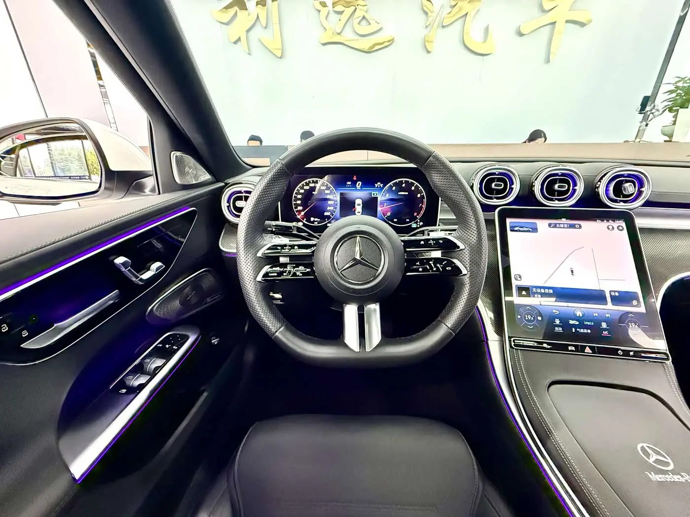 Mercedes-Benz C-Class 2024 — Photo 8/17