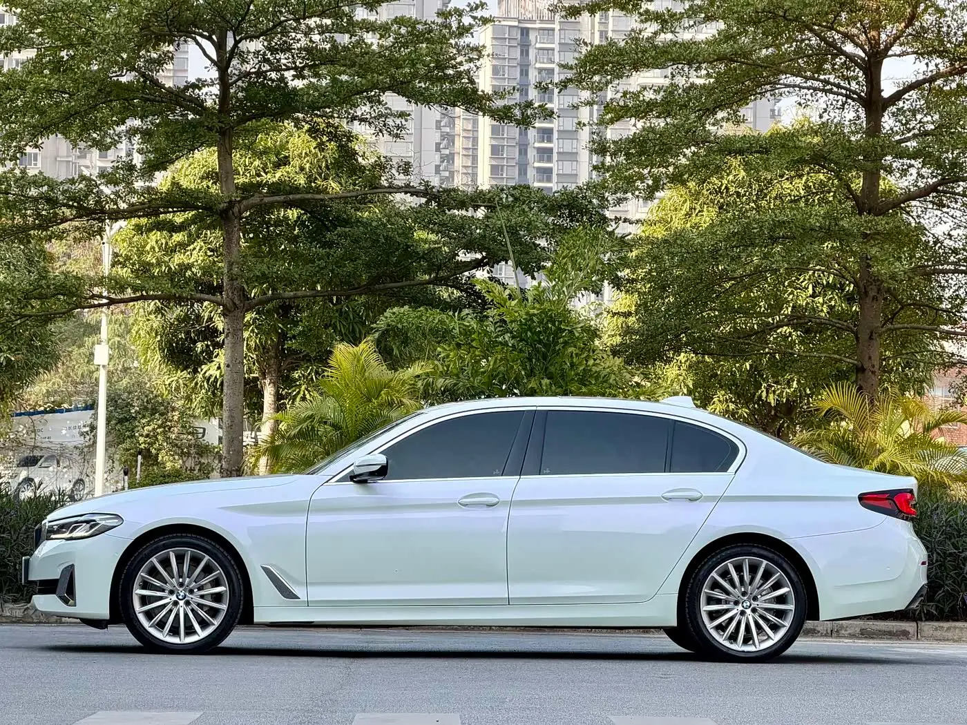 BMW 5 Series 2021 — Фото 4/16