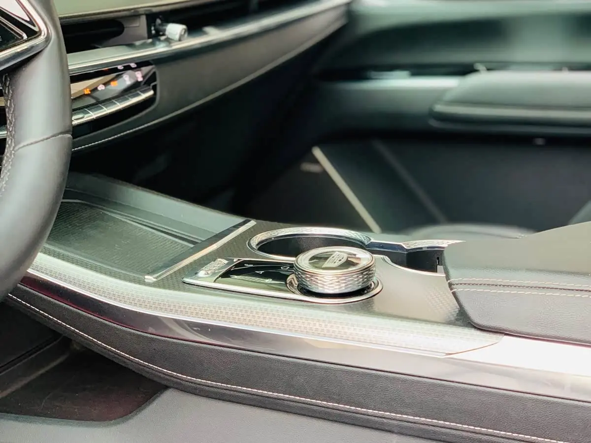 Cadillac XT5 2025 — Photo 10/20