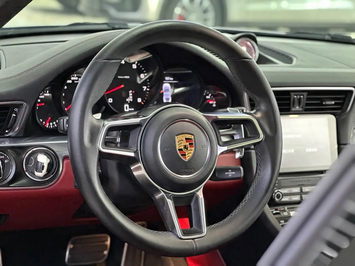 Porsche 911 2018 — Photo 9/17