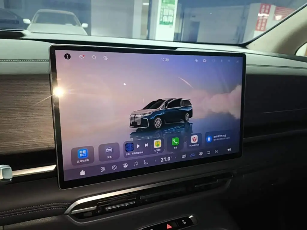 Voyah Auto Voyah Dreamer 2025 — Photo 13/20
