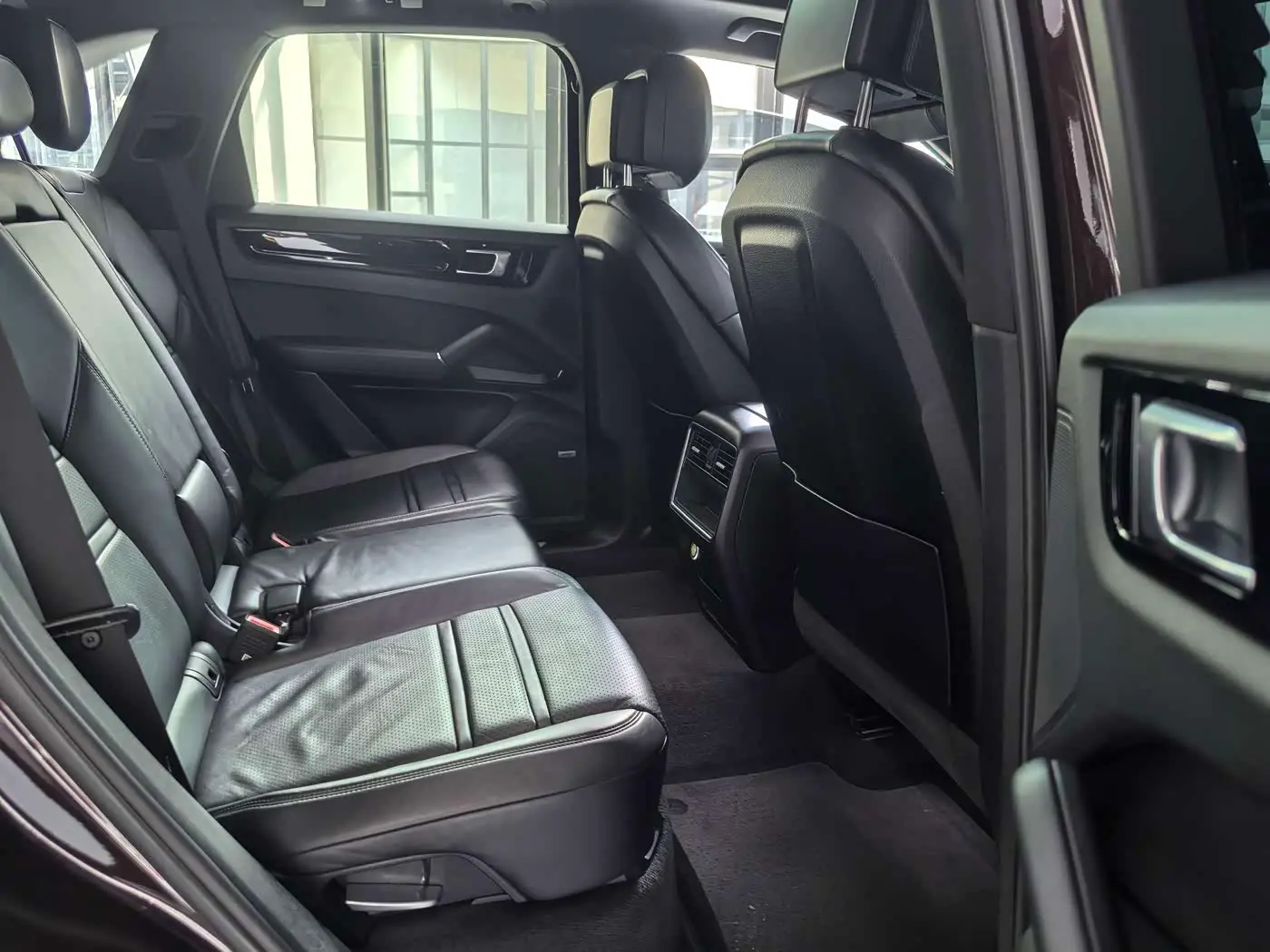 Porsche Cayenne New Energy 2019 — Фото 13/20