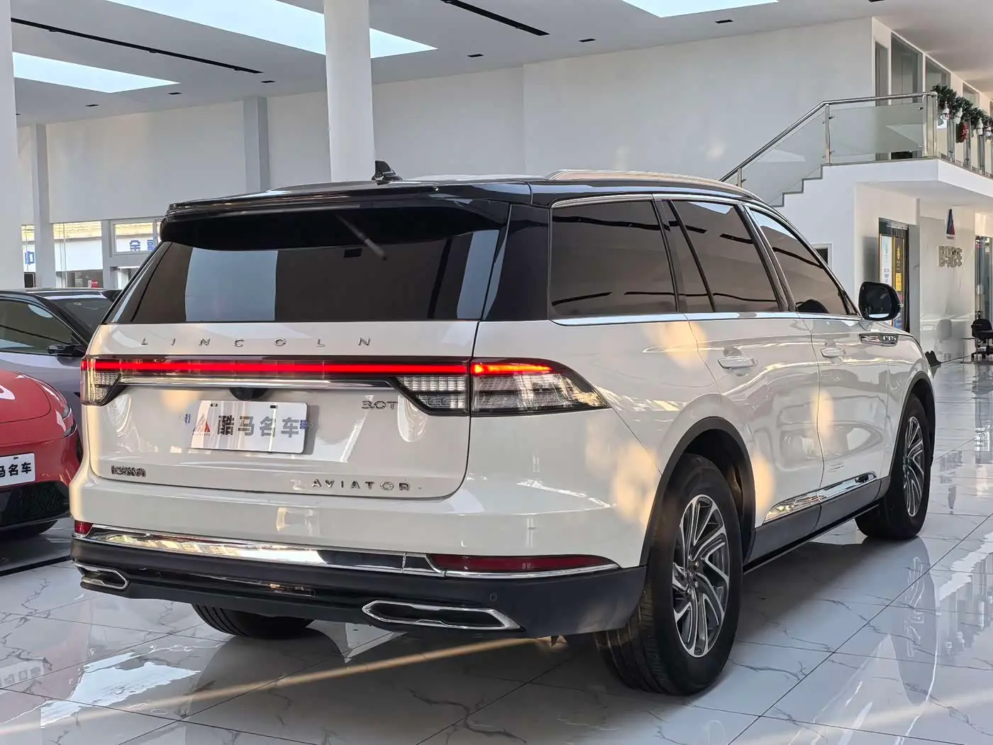 Lincoln Aviator 2023 — Фото 16/16