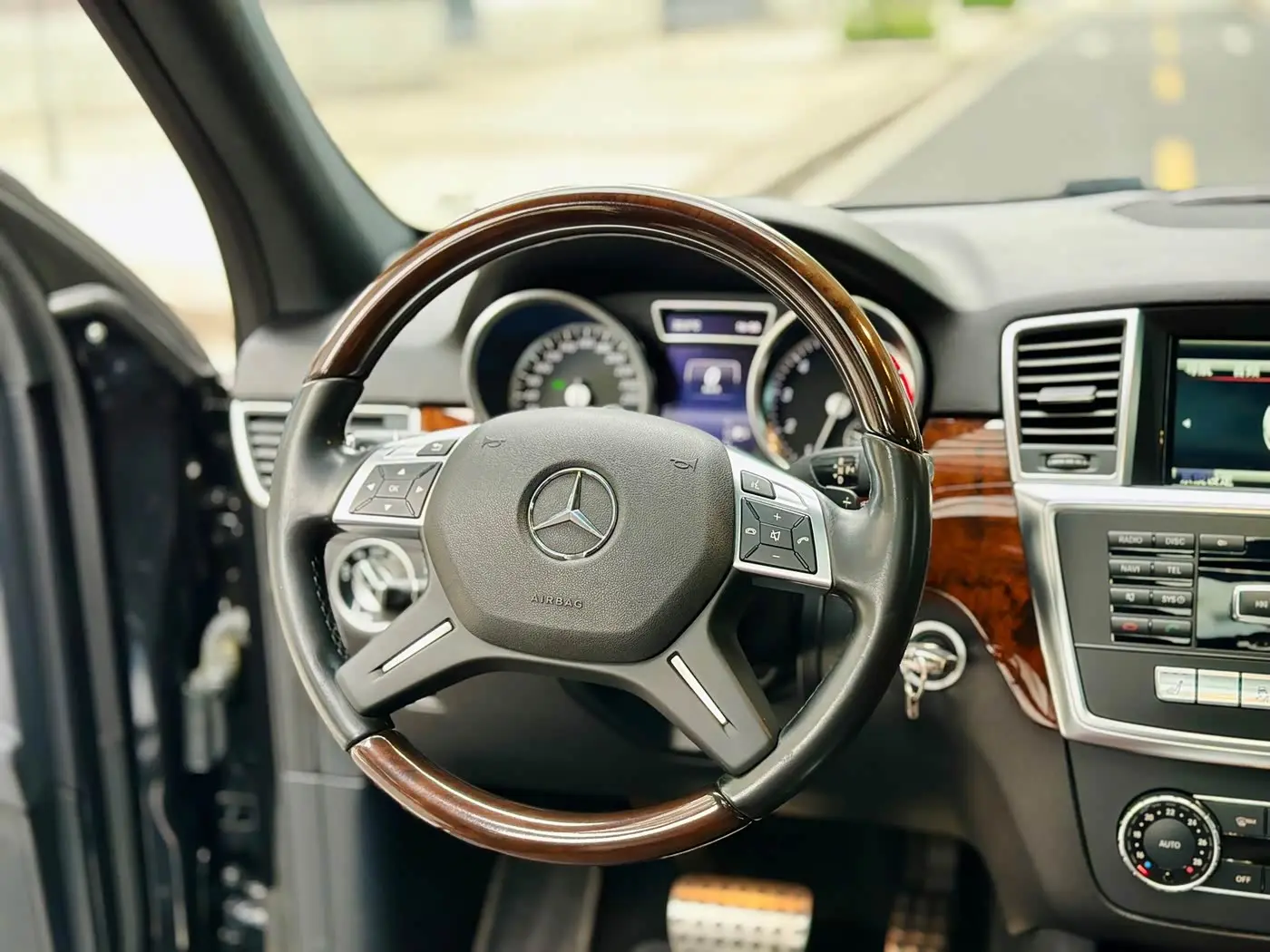 Mercedes-Benz M-Class 2015 — Фото 20/20
