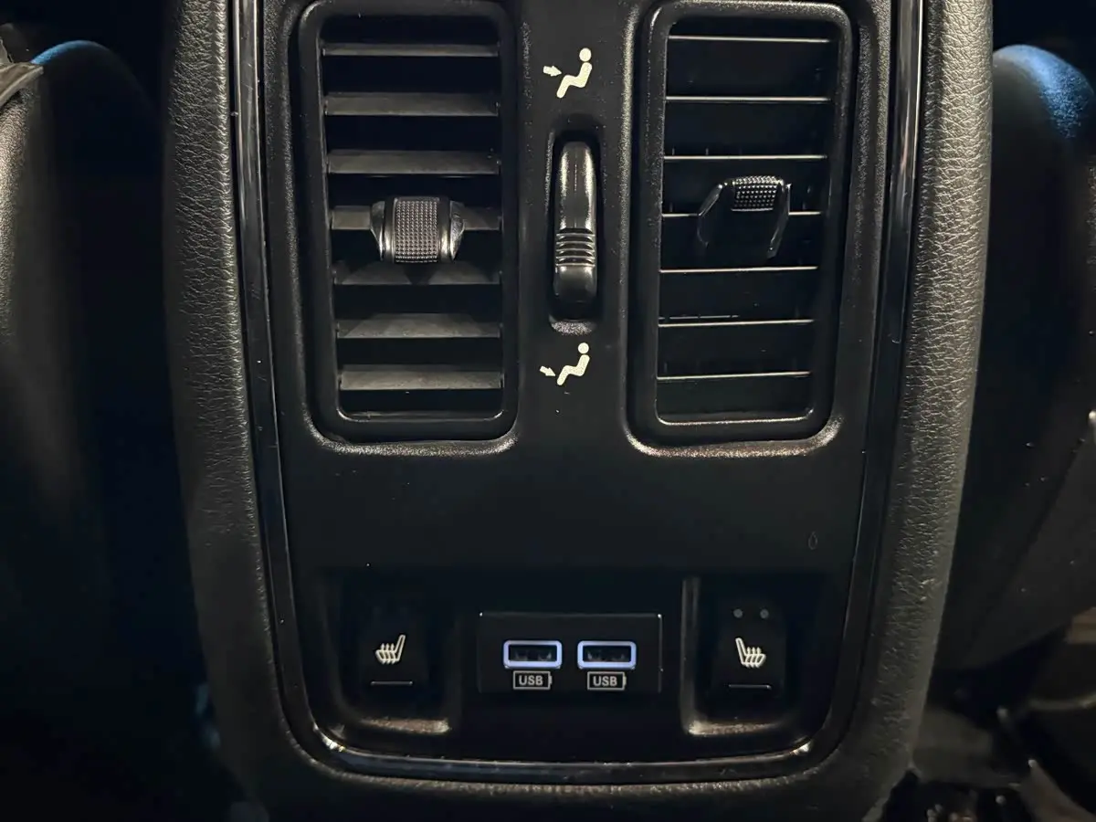 Jeep Grand Cherokee 2019 — Фото 14/18
