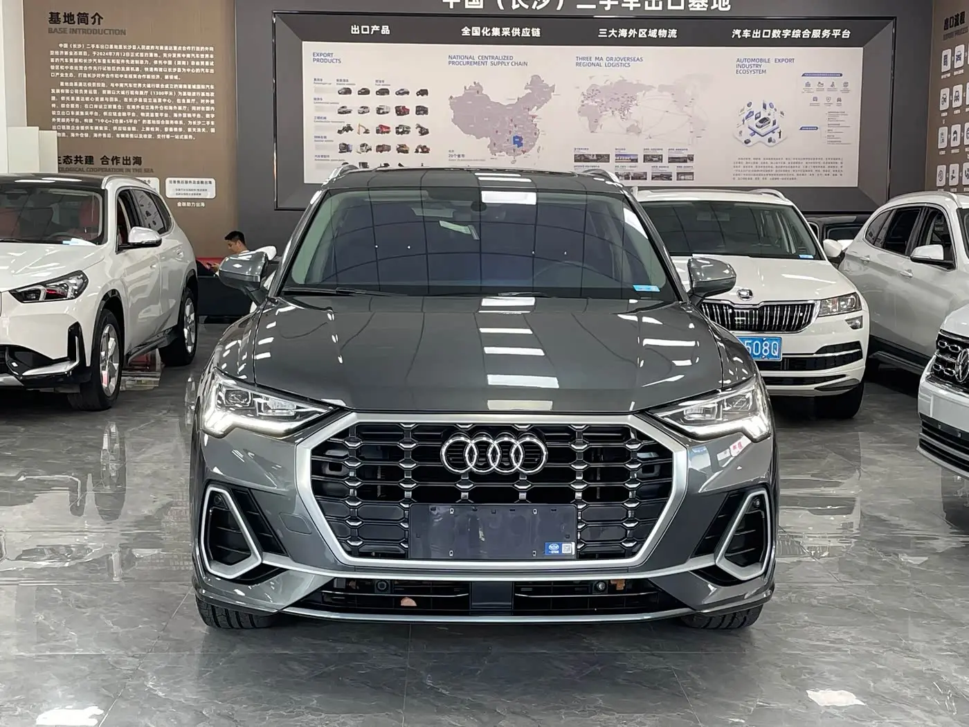 Audi Q3 2022 — Photo 2/17