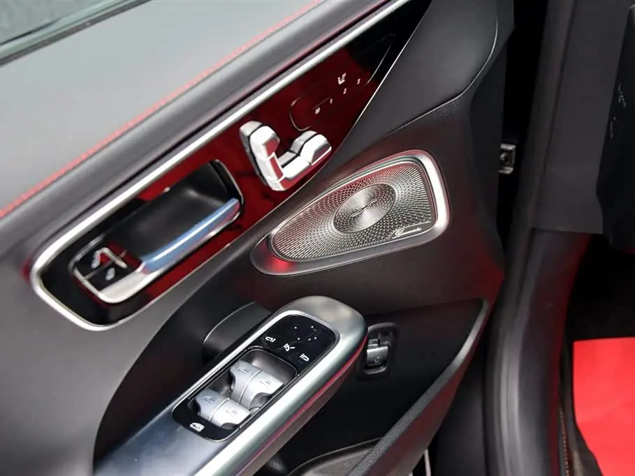 Mercedes-Benz C-Class AMG 2025 — Фото 7/14