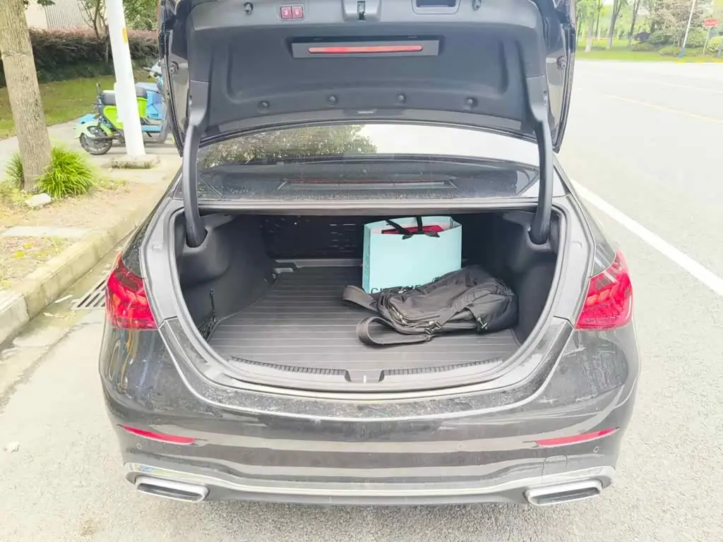 Mercedes-Benz C-Class 2024 — Photo 13/15