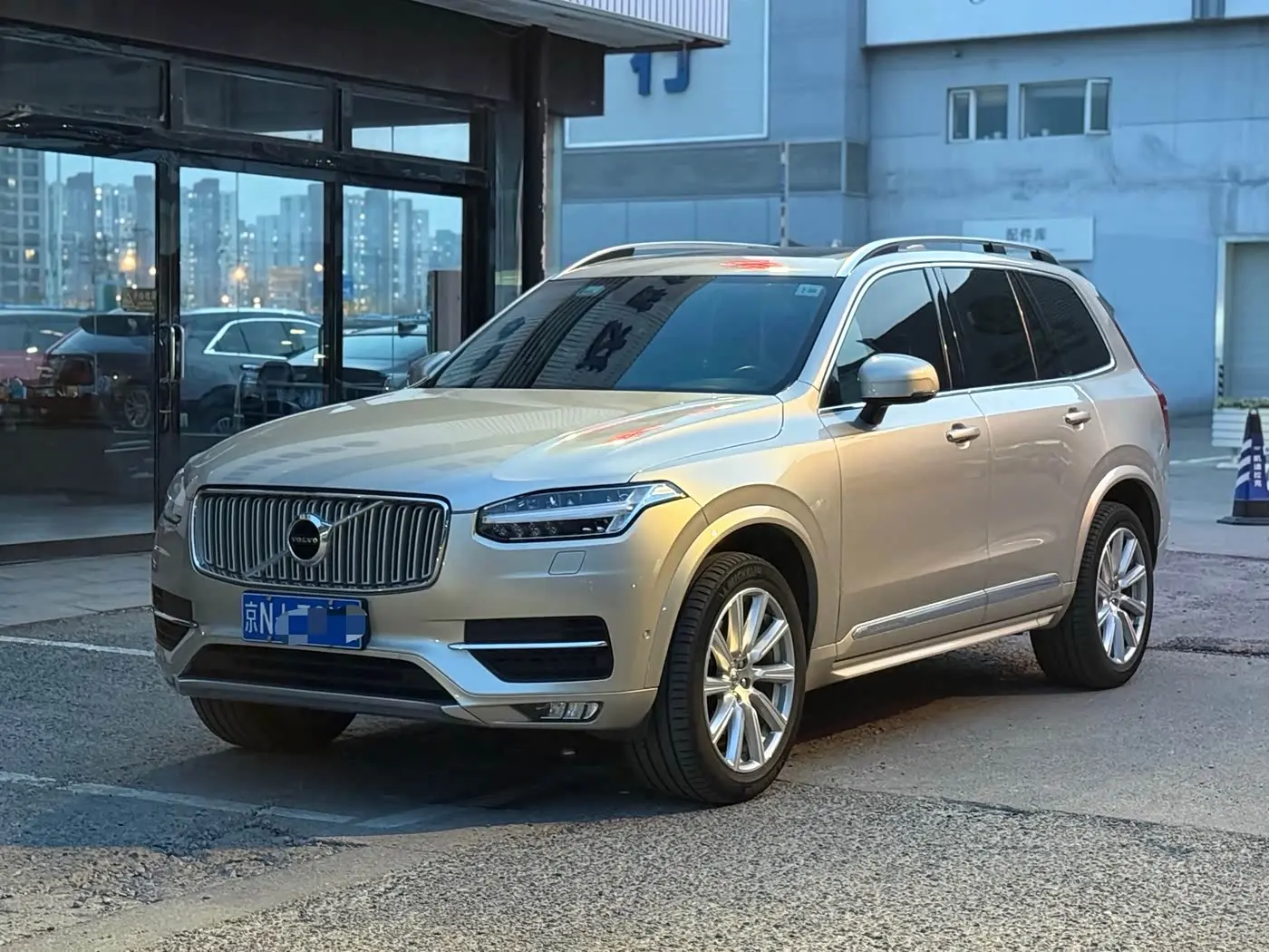 Volvo XC90 2017 — Фото 1/9