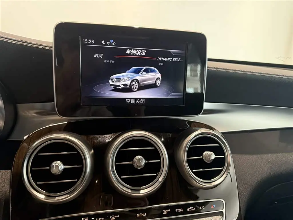 Mercedes-Benz GLC 2018 — Фото 8/13