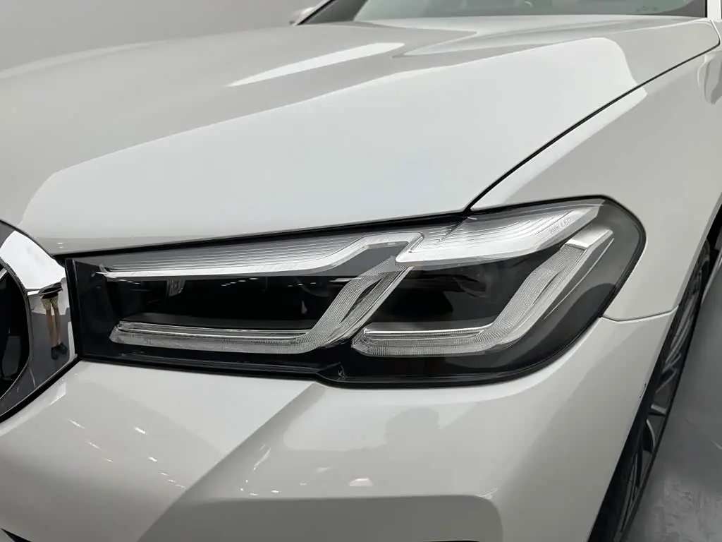 BMW 5 Series 2021 — Şəkil 9/20