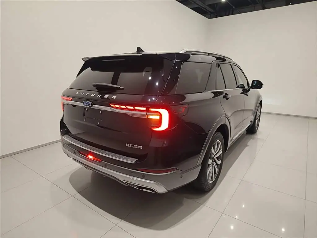 Ford Explorer 2023 — Photo 7/20