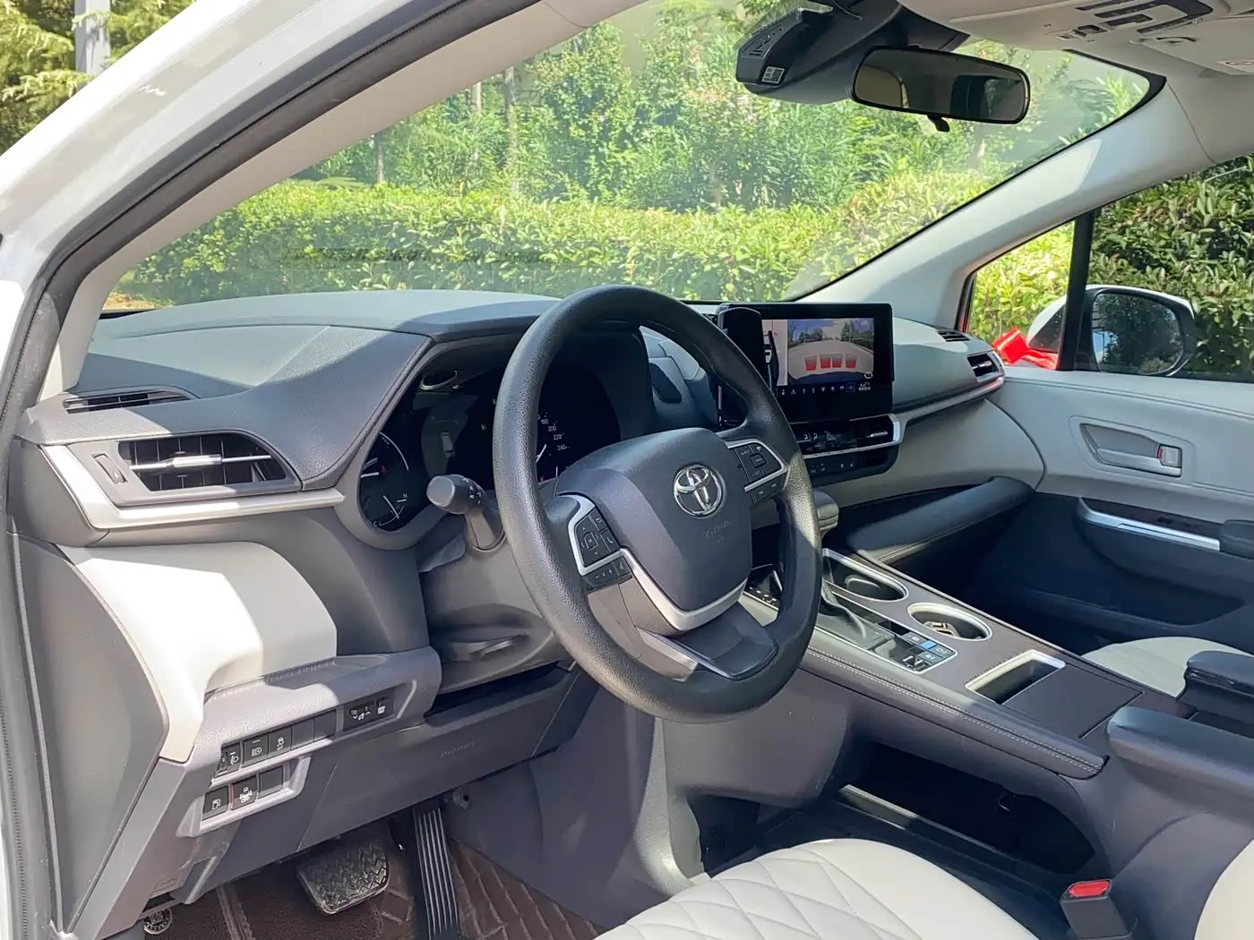 Toyota Sienna 2024 — ფოტო 9/20