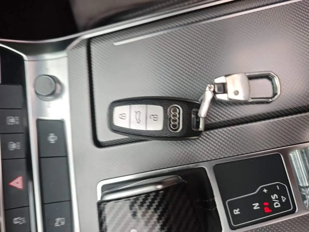 Audi A6L 2022 — Photo 12/20