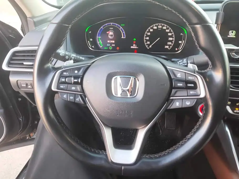 Honda Inspire 2019 — Photo 15/16