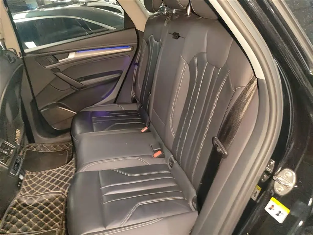 Audi Q5L 2021 — Şəkil 13/20