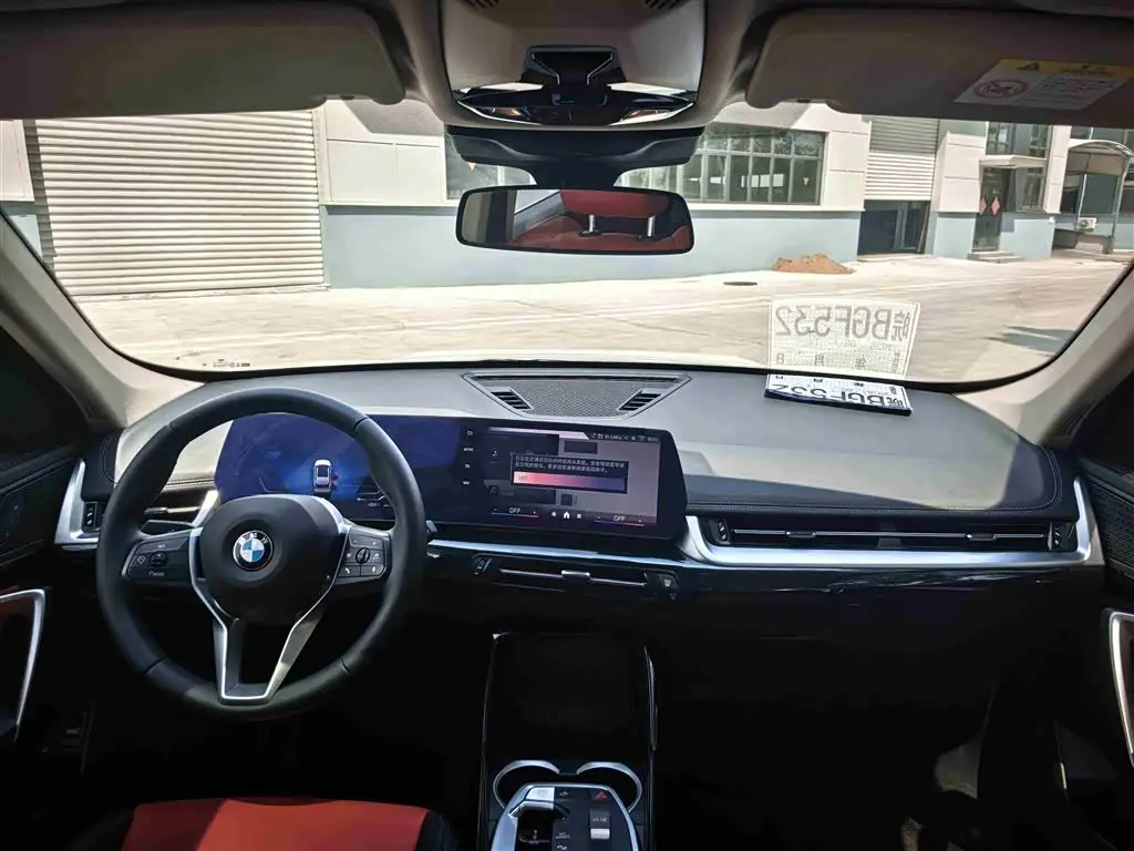 BMW X1 2023 — Photo 9/13