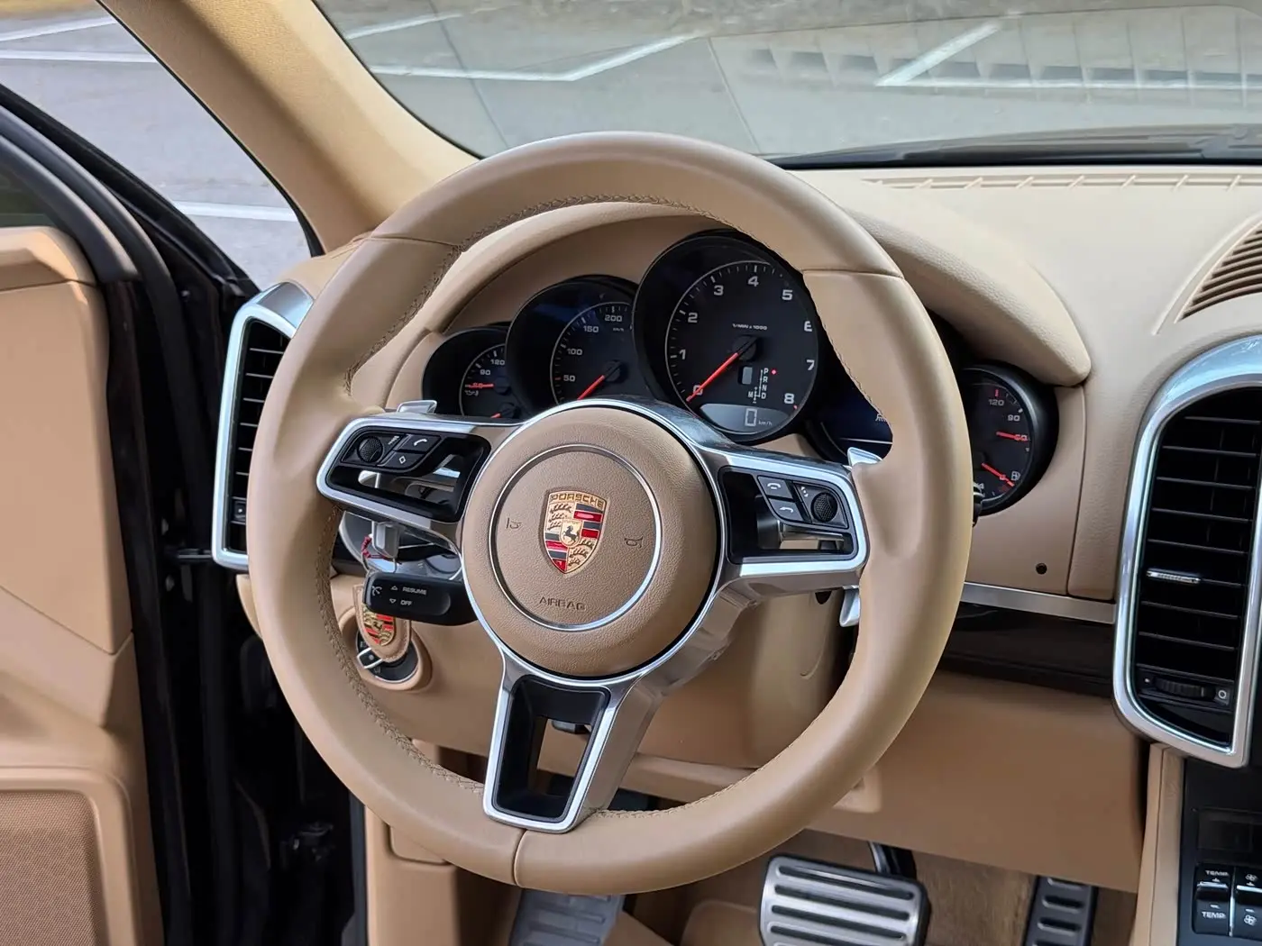 Porsche Cayenne 2015 — Photo 12/19