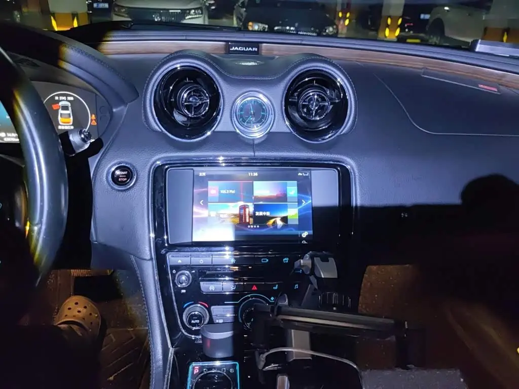 Jaguar XJ 2016 — Photo 14/20