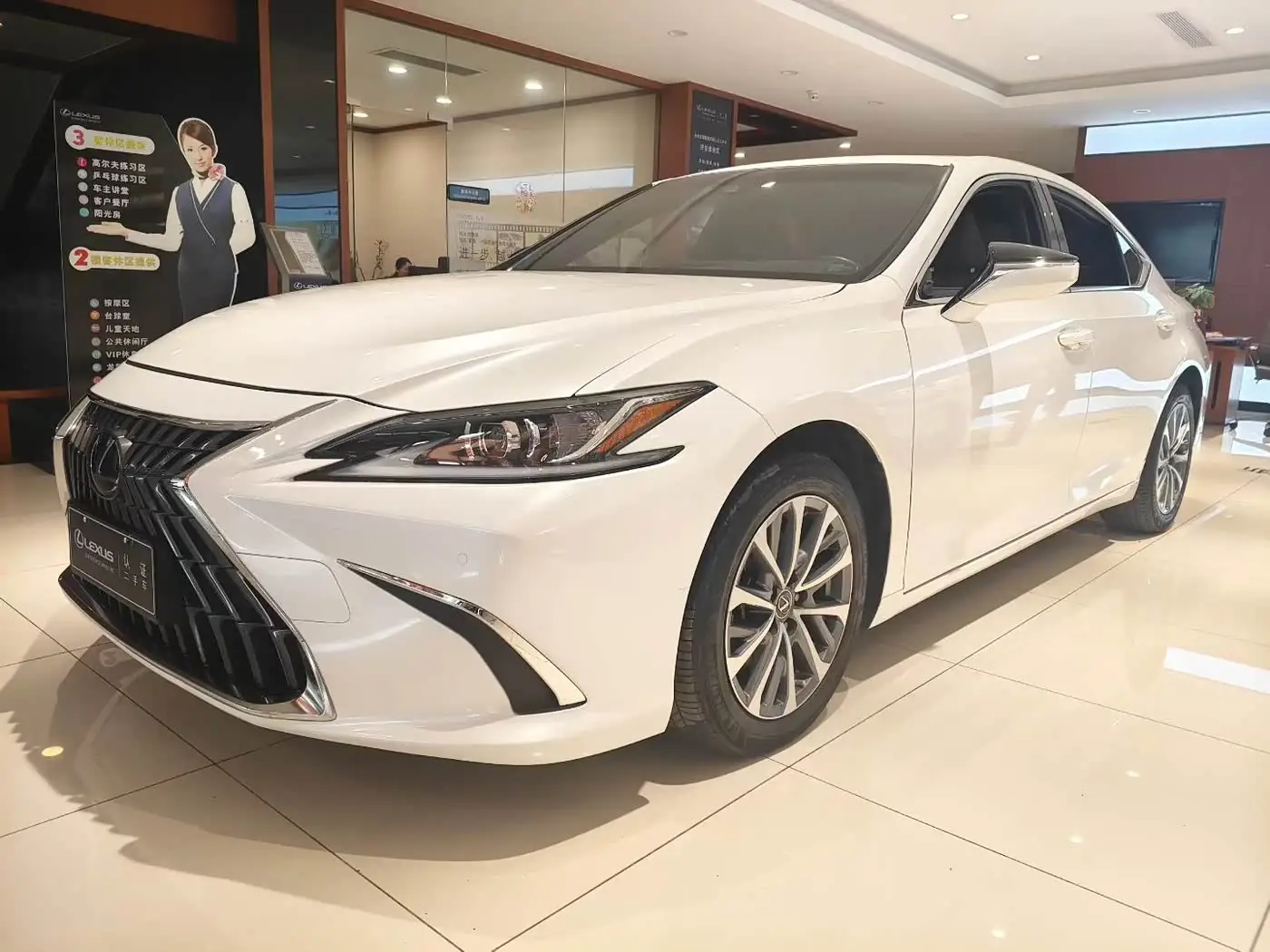 Lexus ES, 2024