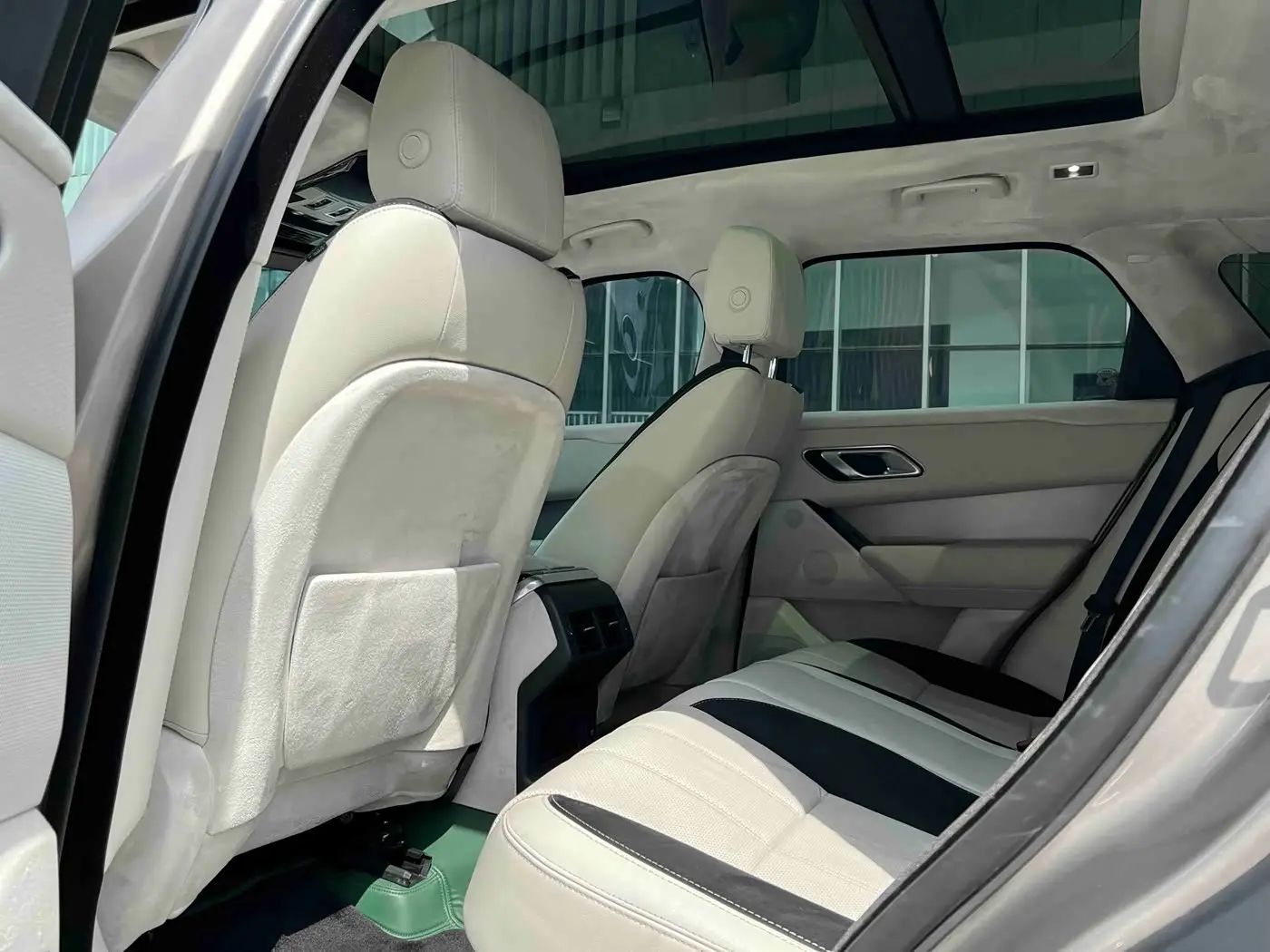 Land Rover Range Rover Velar 2021 — Фото 15/20