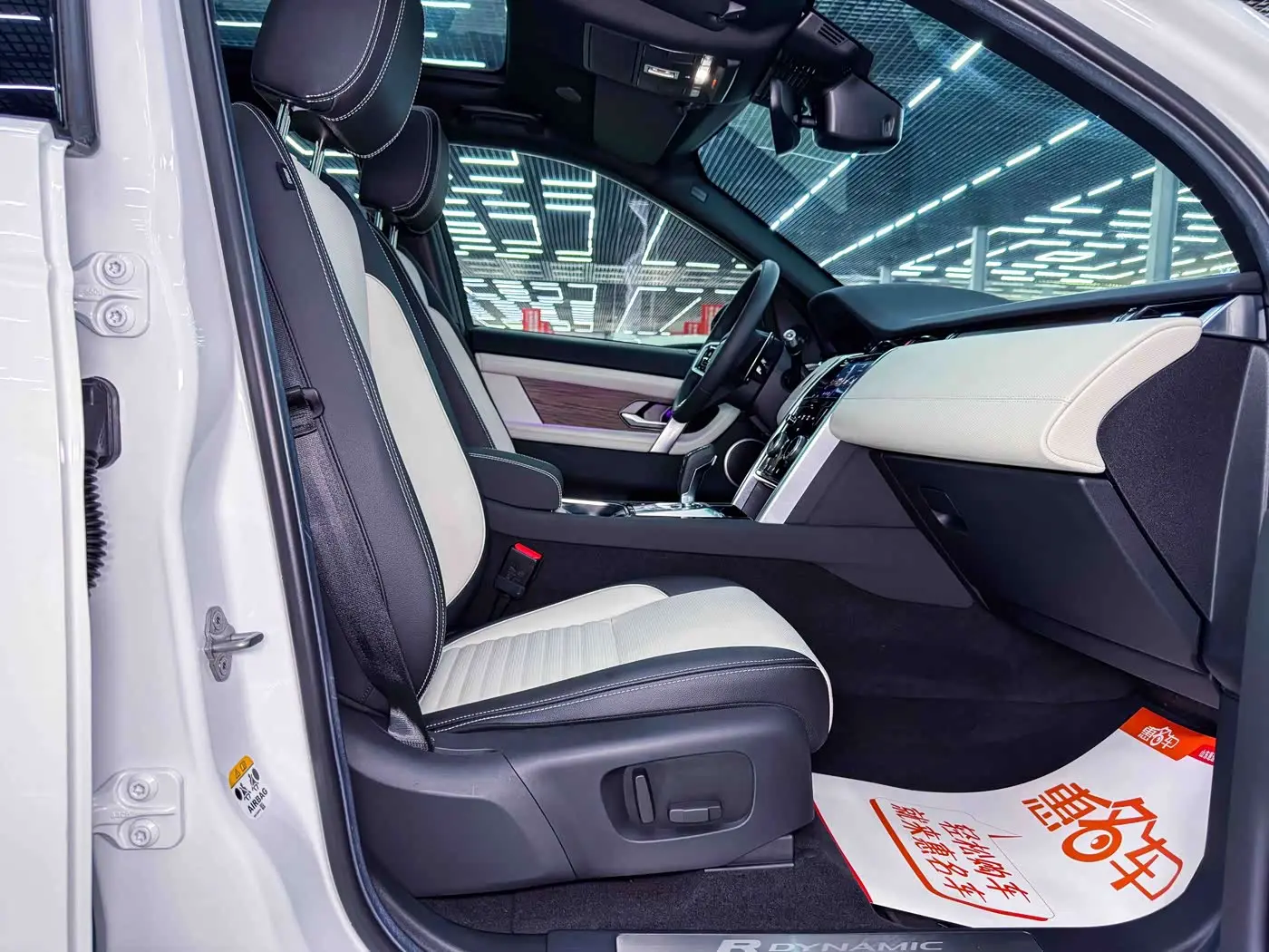 Land Rover Discovery Sport 2022 — Фото 12/20