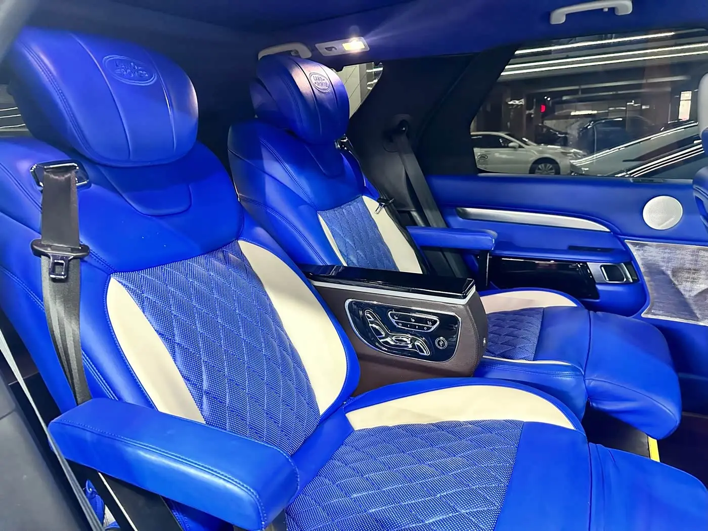 Land Rover Discovery 2020 — Photo 12/17