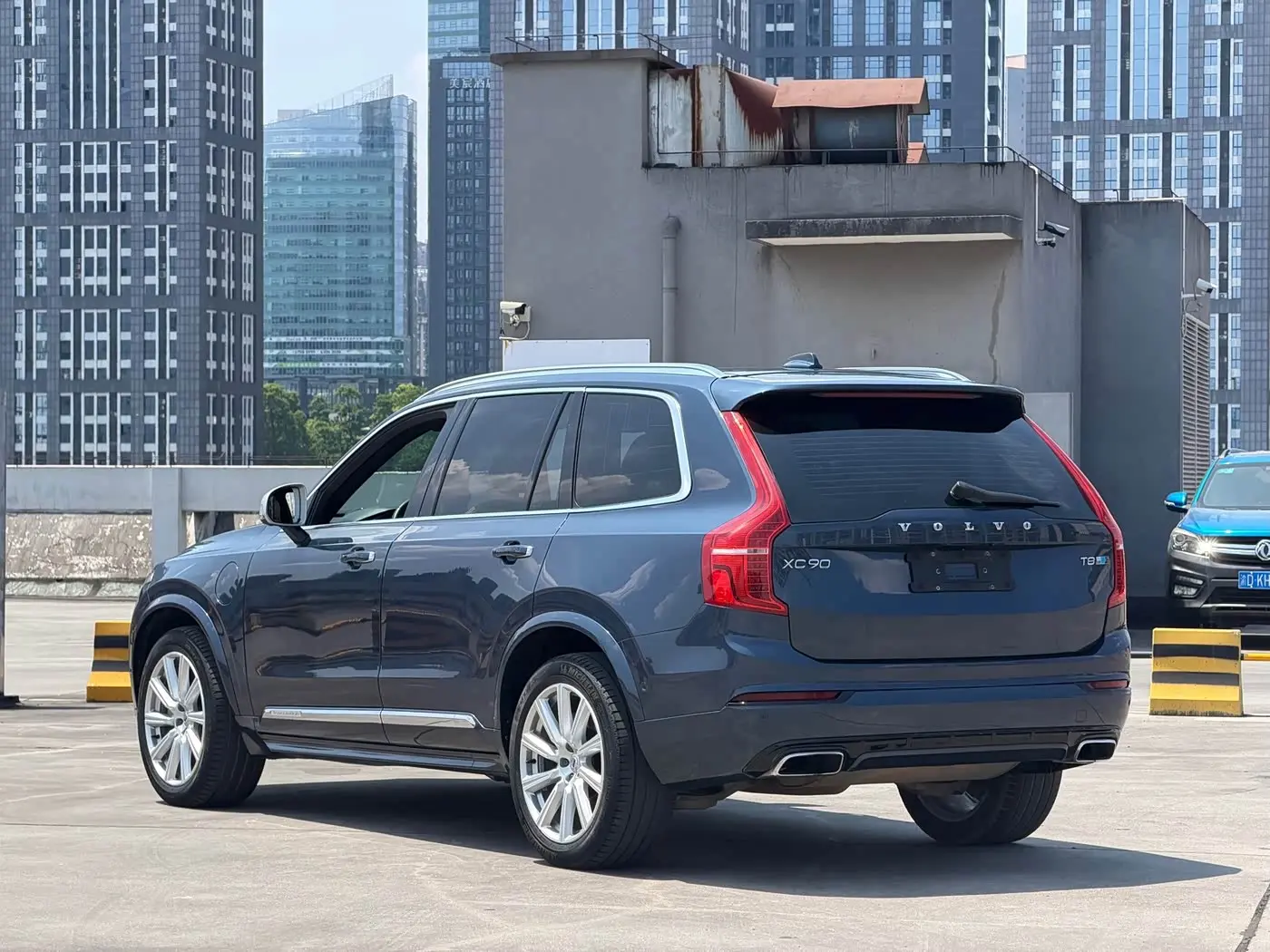 Volvo XC90 Plug-in Hybrid 2018 — Фото 7/13