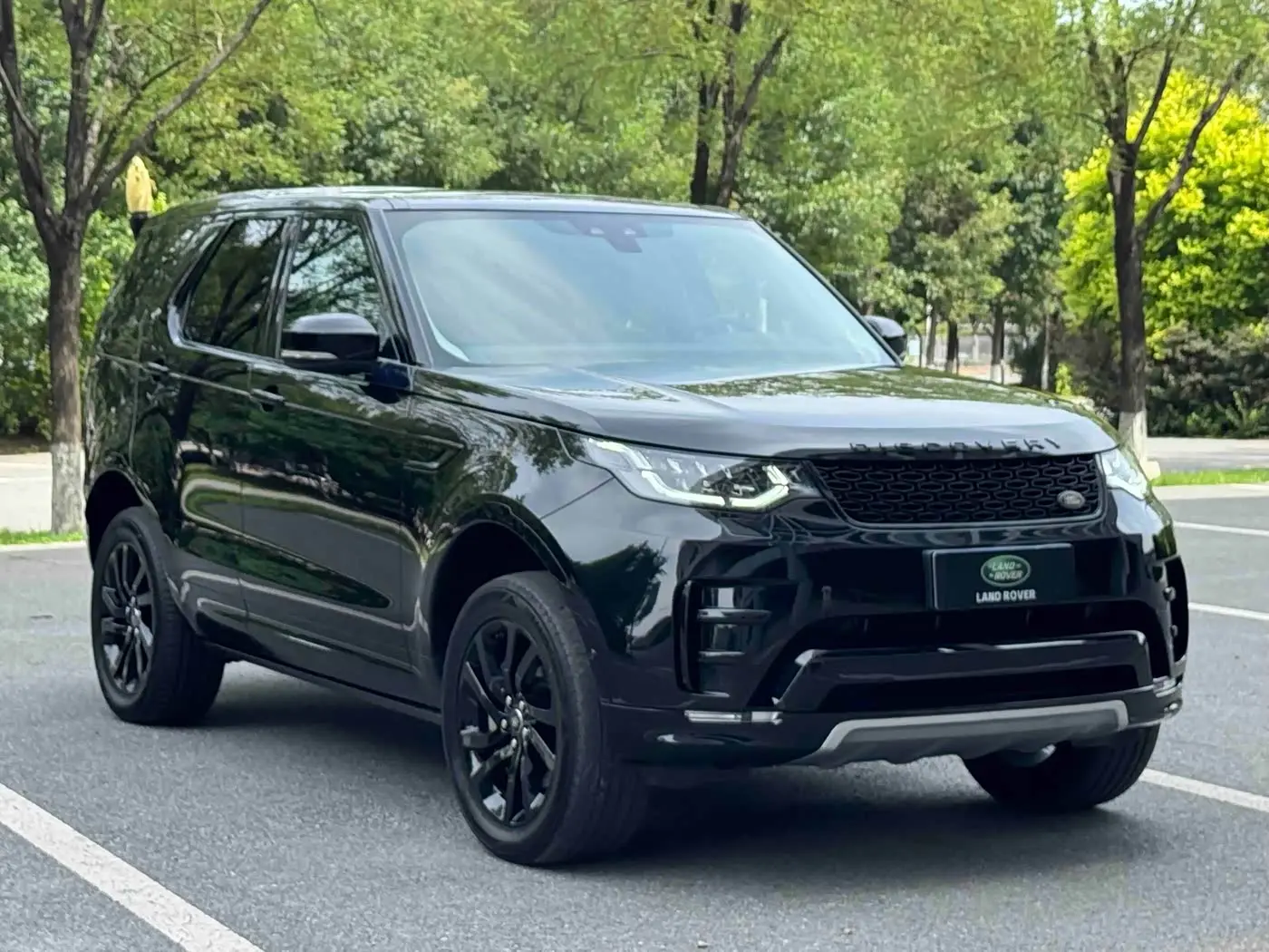 Land Rover Discovery 2019 — Фото 2/9