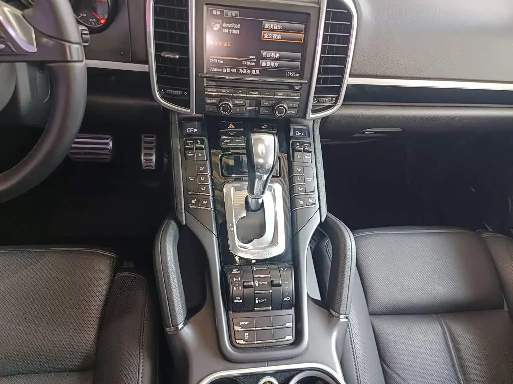 Porsche Cayenne 2014 — Photo 14/20