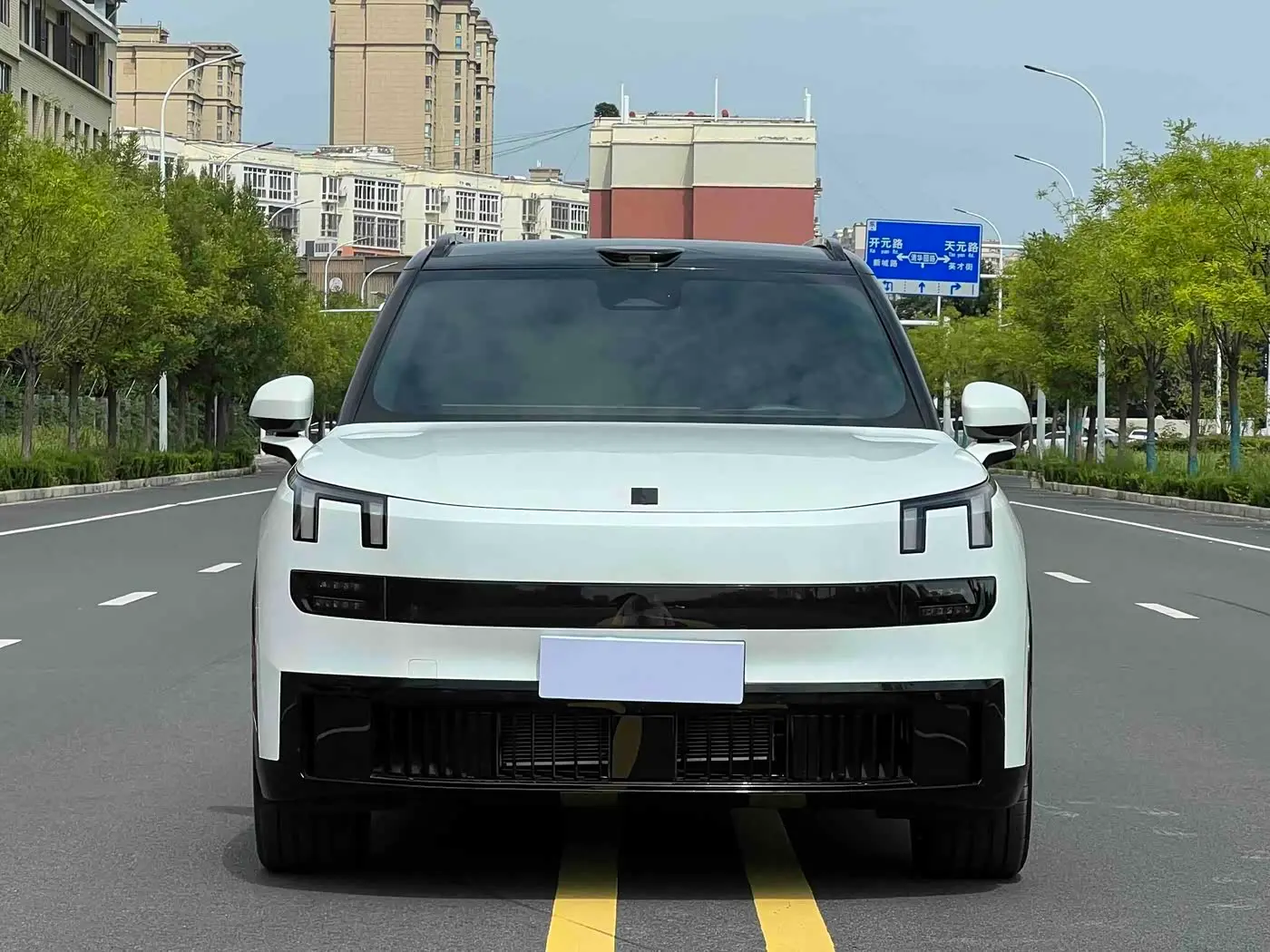 Lynk & Co 900 2025 — Photo 2/9