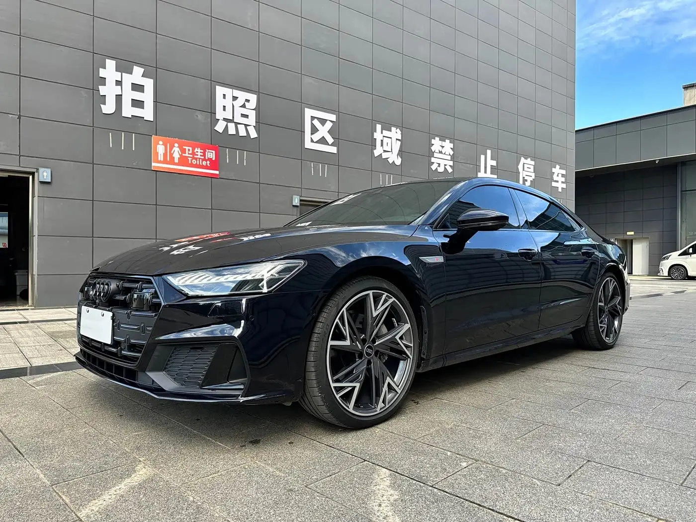 Audi A7L, 2023