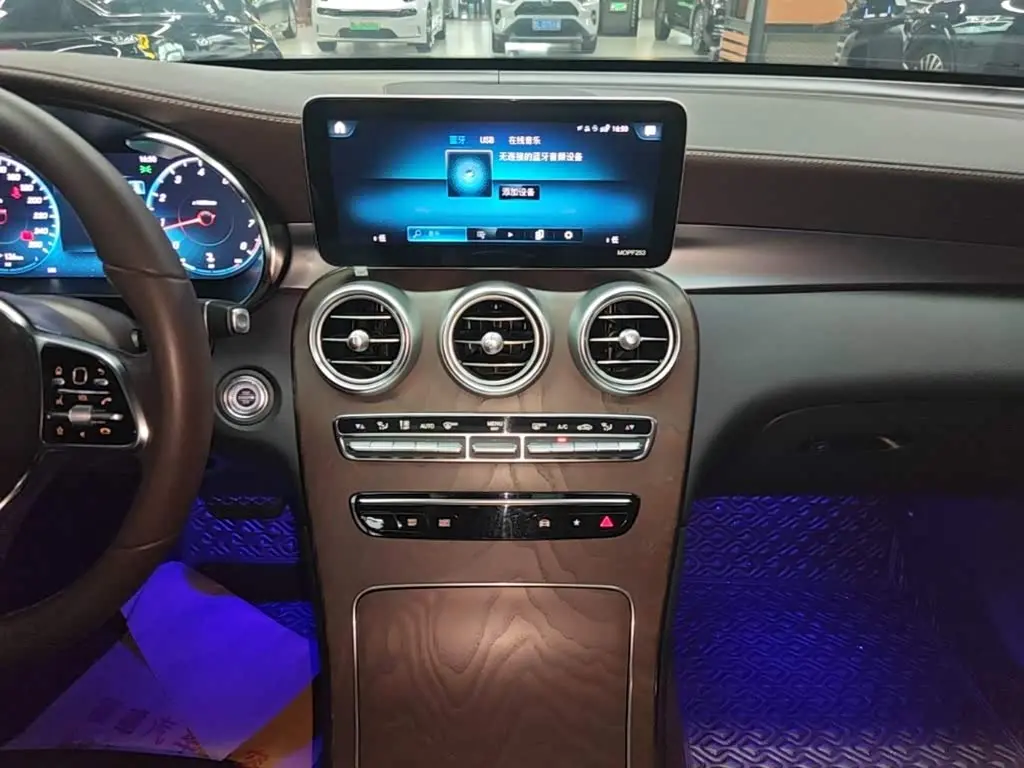 Mercedes-Benz GLC 2021 — Фото 13/20