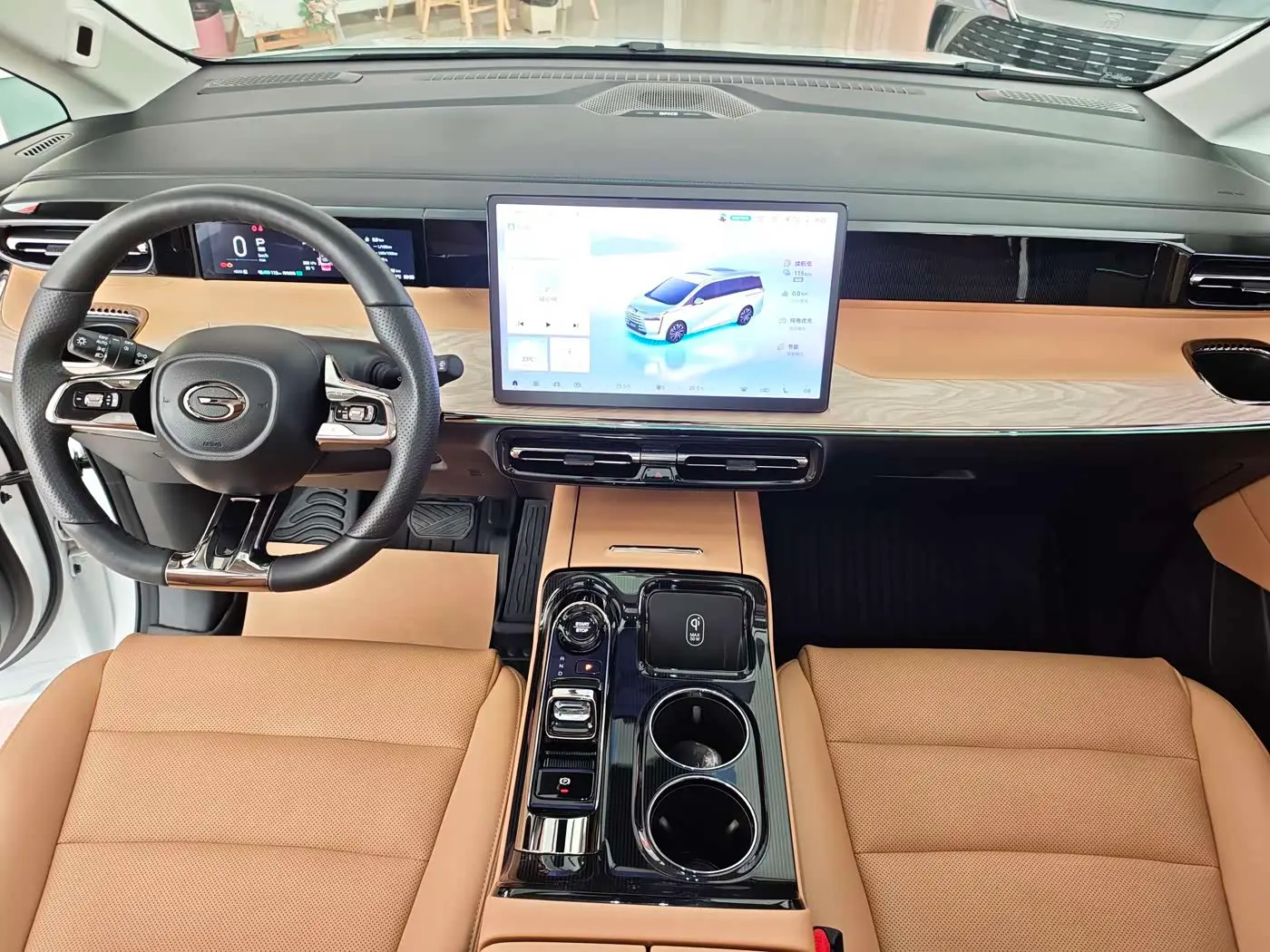 GAC Trumpchi Trumpchi E8 NEV 2024 — Фото 8/13